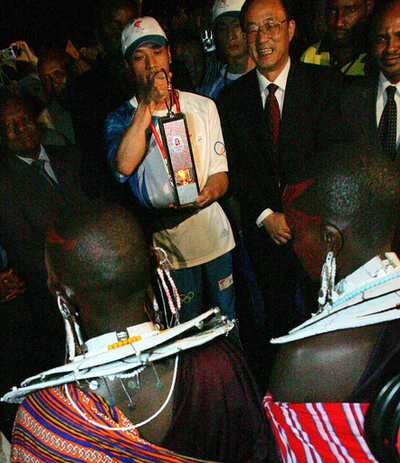 北京五輪の聖火リレー、タンザニアに到着