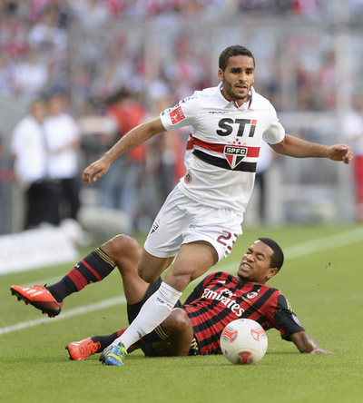 FCバルセロナ、ブラジル人SBドウグラスを獲得