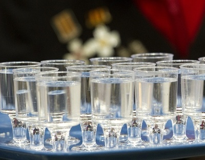 アルコール度数81%の強すぎるウオッカ、カナダ当局がリコール