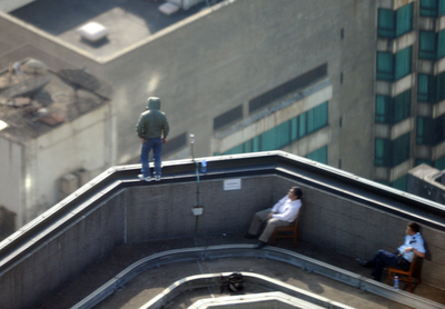 香港の高層ビルで飛び降り騒ぎ、警察が説得