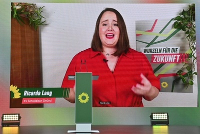 ドイツ緑の党、28歳女性とイラン系移民を新党首に選出