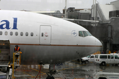 飛行中に機長が急死、無事着陸 ニューヨーク