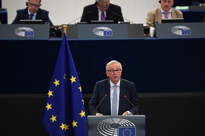 EU国境沿岸警備隊、1万人増員へ ユンケル委員長