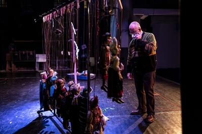 クリスマスプレゼントがもたらした人生の情熱 伊の操り人形師