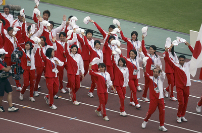 日本選手団が開会式に登場