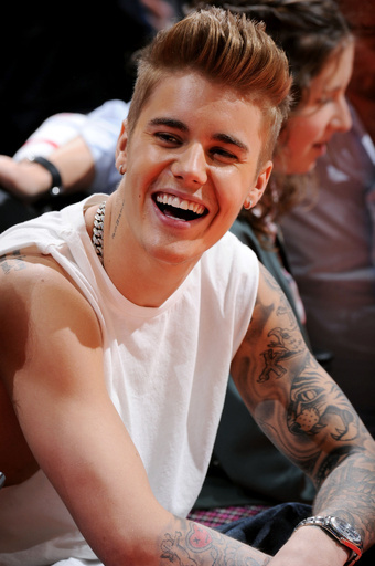 J・ビーバー被告に保護観察2年、LAの「卵攻撃」で