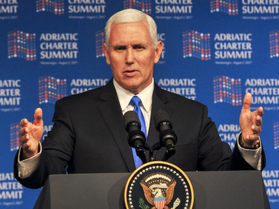 ペンス氏、次期大統領選の出馬準備？ 本人は全面否定