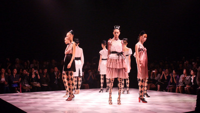 ＜動画＞14年春夏東京コレクション：モトナリオノ