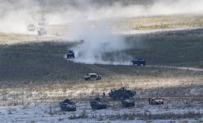 フィリピンが米軍地位協定破棄、トランプ氏「金の節約になる」