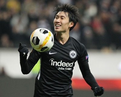 鎌田がゴールのフランクフルト、敗戦も2位通過でEL32強入り