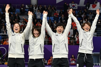 日本が女子団体追い抜きで金メダル、平昌五輪
