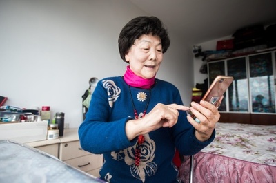 ご近所の「ファッショニスタ」はネットショッピング好きの80歳 杭州