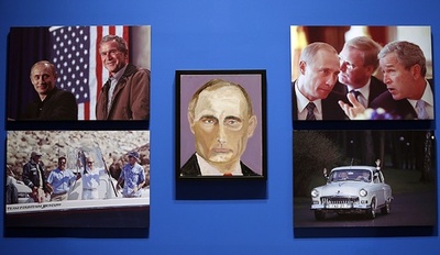 画家に「転身」したブッシュ前米大統領、世界の指導者の肖像画を展示