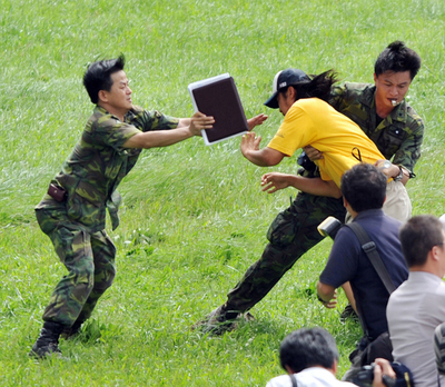 台風8号直撃の台湾、懸命の救出活動続く