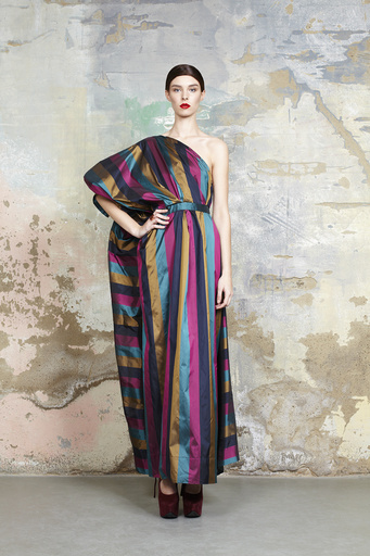 壮麗でエレガントなスタイル、「ヴィヴィアン・ウエストウッド ゴールドレーベル」15年リゾートコレクション