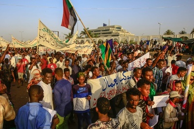 スーダンのバシル前大統領を尋問へ 資金洗浄とテロ資金供与の容疑で