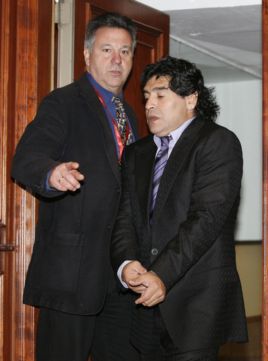 マラドーナ氏 「神の手」のゴールを謝罪