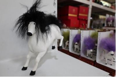 午年グッズが続々ヒット　若者が求める「共感と癒やし」