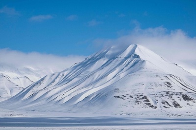 北極圏の「氷の記憶」、南極で保存