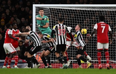 アーセナルがニューカッスルとドロー、マンUは4連勝