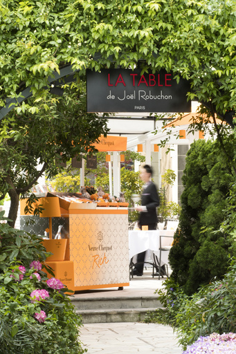 ペット同伴OK！ 「ラ ターブル　ドゥ　ジョエル・ロブション」ガーデンテラス