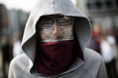 手製ガスマスクで身を守れ！トルコ反政府デモ