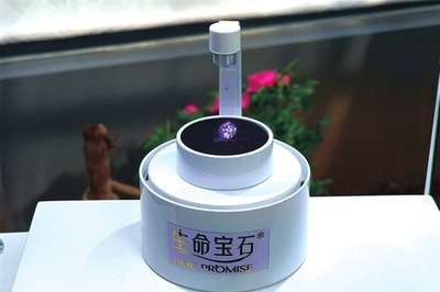 世界初の牡丹で作られたダイヤモンドが中国洛陽で公開 重量は3カラット