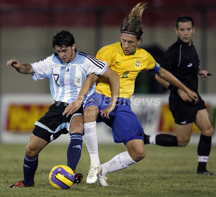 サッカー 07南米ユース選手権 ブラジルvsアルゼンチンは2 2のドローに終わる パラグアイ 写真15枚 ファッション ニュースならmode Press Powered By Afpbb News