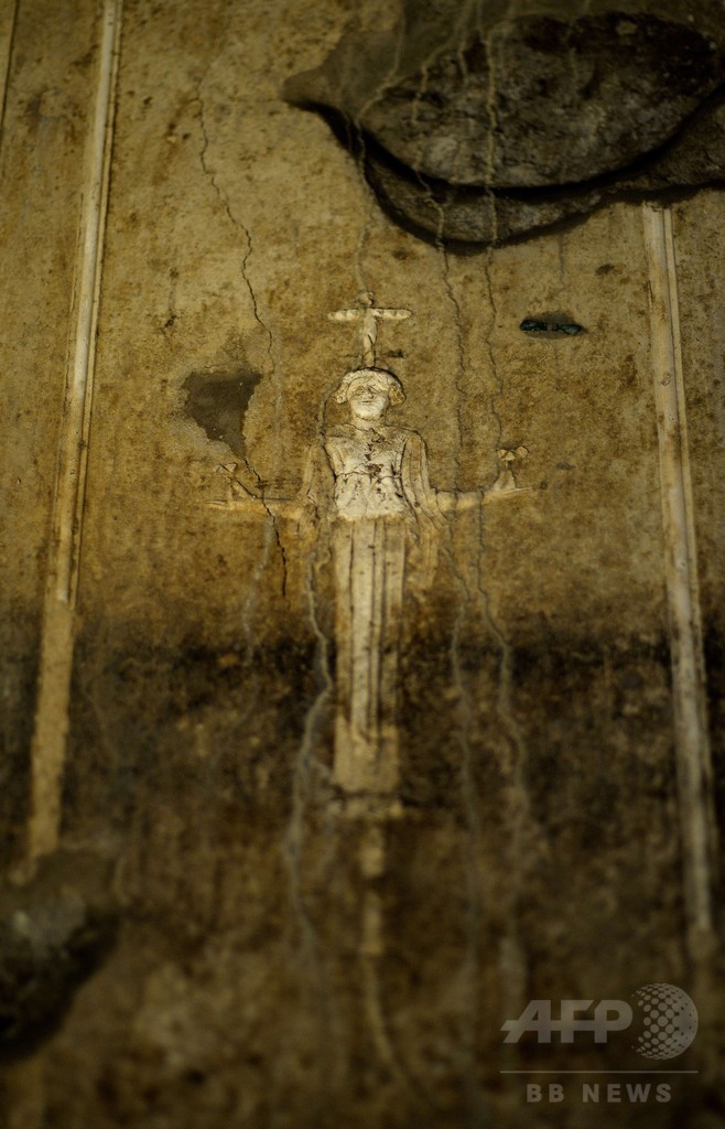 伊ローマ地下聖堂の化粧しっくい、修復作業が進行中