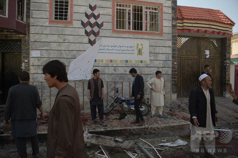 有権者登録所で自爆攻撃、48人死亡 アフガニスタン