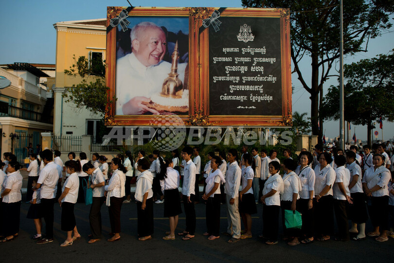 カンボジア前国王に最後のお別れ