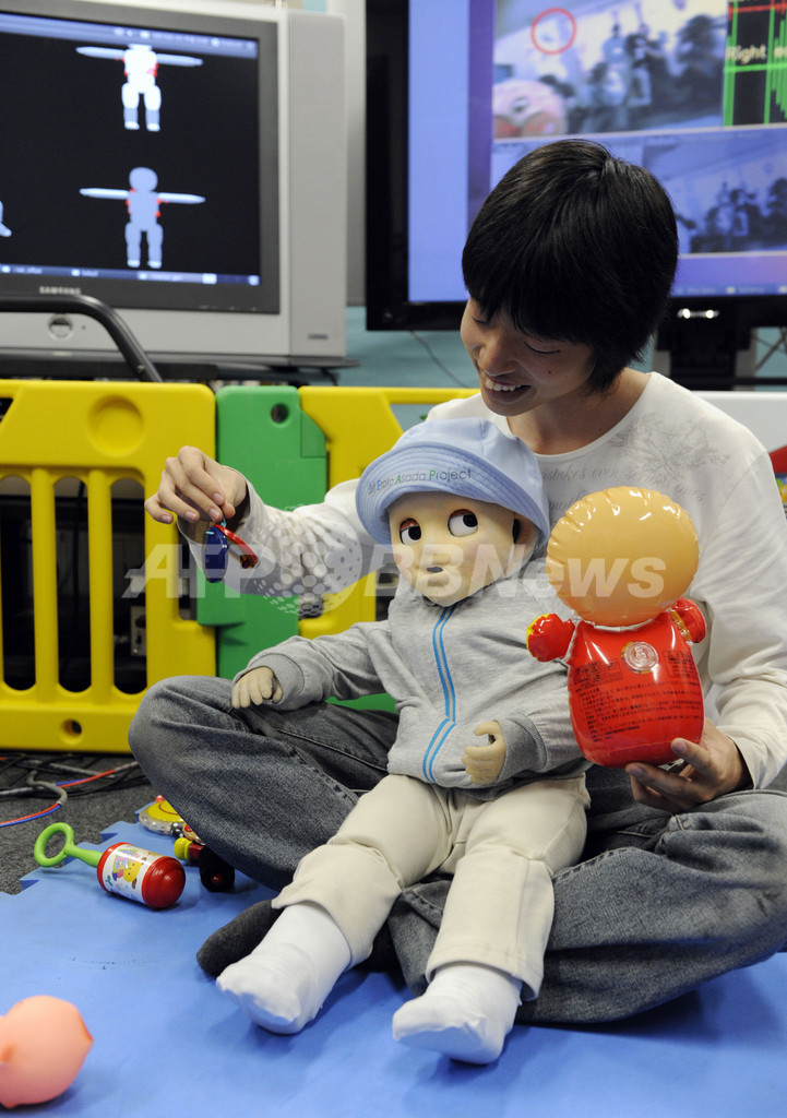 赤ちゃんロボット「Noby」、認知発達メカニズム研究に活用
