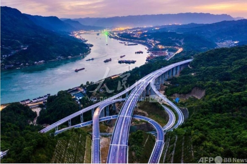 高速道路から中国の活力を感じる