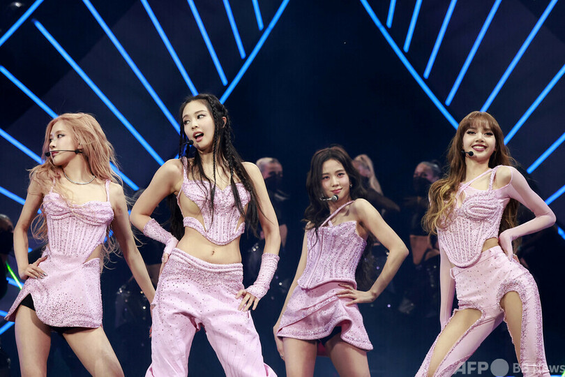 ブラックピンクのリサさん、中国SNSアカウント凍結 キャバレー公演後に