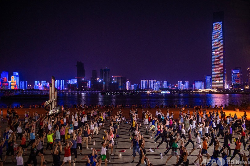 「党の言葉を聞け」 中国共産党創立100年、街角彩るプロパガンダ