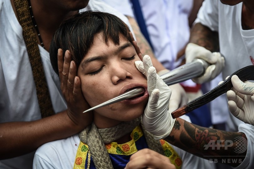見るだけで痛い 刃物突き刺す苦行の祭り タイ 写真24枚 国際ニュース Afpbb News