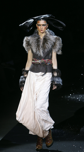 10/11年秋冬パリコレクション＞ジョン・ガリアーノ、新作を発表 写真26