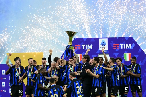 AC MILAN 2011シーズン 優勝時のガゼッタスポルト誌　セリエA イタリア・セリエA最終順位:ACミランが勝利、カリアリが