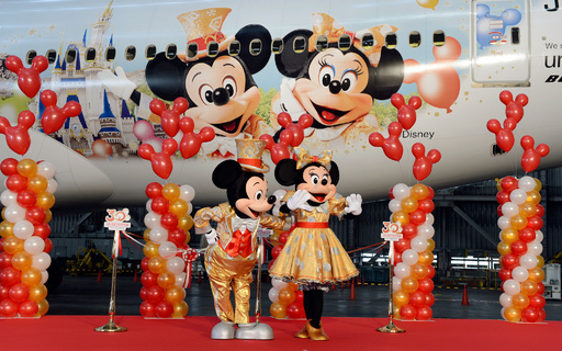 ミッキー＆ミニーも笑顔、ディズニーリゾート30周年でJAL特別機 写真7