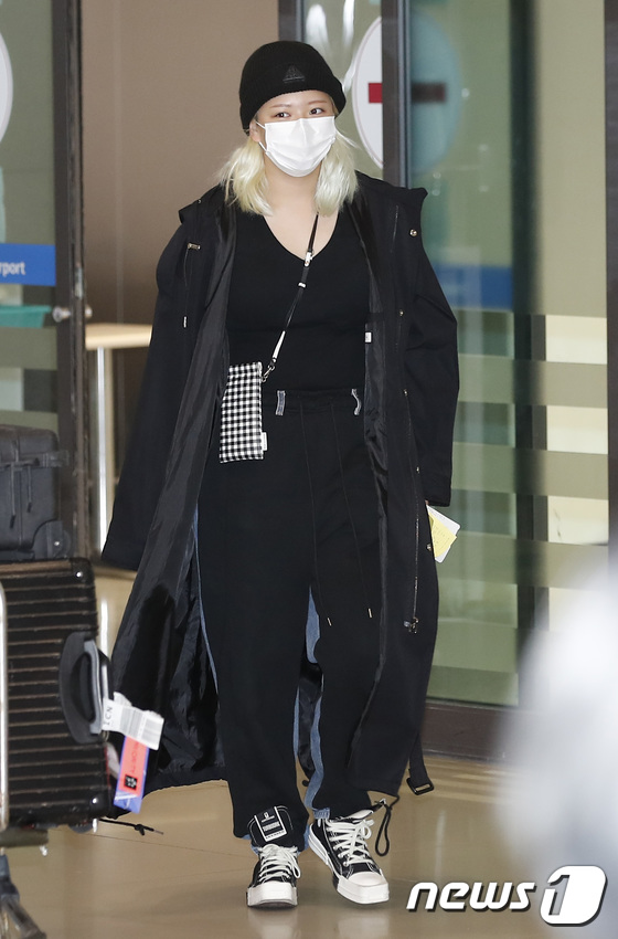 ☆フォト] TWICE ジョンヨン、東京ドームコンサートを終えて一人で帰国
