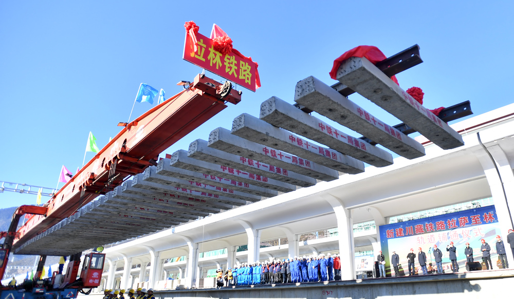 ラサ・ニンティ鉄道、25日開通 区間の9割が標高3千メートル超 写真1枚 国際ニュース:AFPBB News