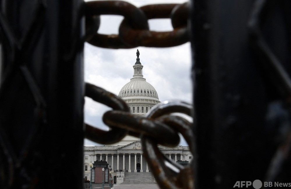 米議事堂のフェンス撤去作業始まる 議会襲撃から6か月