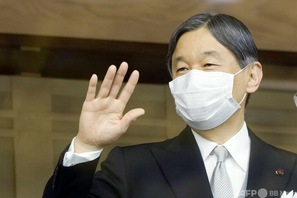 天皇陛下、63歳に 皇居で一般参賀 写真14枚 国際ニュース：AFPBB News