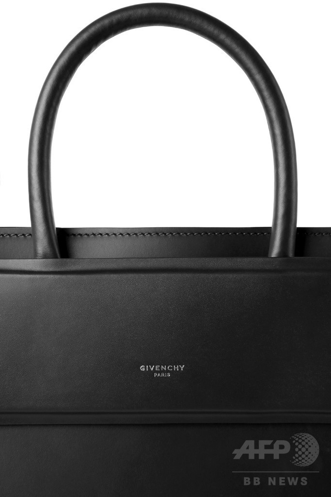 ジバンシィ、新アイコンバッグ「ホライゾン」先行発売