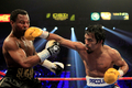 ボクシング、WBO世界ウェルター級タイトルマッチ12回戦。シェーン・モズリー（Shane Mosley、左）と対戦するマニー・パッキャオ（Manny Pacquiao、2011年5月7日撮影）。(c)AFP/Getty Images/Chris Trotman