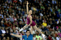 フィギュアスケート全米選手権（2013 Prudential U.S. Figure Skating Championships）は26日、米ネブラスカ（Nebraska）州オマハ（Omaha）にあるセンチュリーリンク・センター（CenturyLink Center）で行われ、ペア・フリースケート（FS）ではマリッサ・キャステリ（Marissa Castelli）/サイモン・シュナピア（Simon Shnapir）組が118.34点を獲得し、合計180.61点で優勝を決めた。

合計172.02点で3位に入ったフェリシア・ザン（Felicia Zhang）/ネイサン・バーソロメイ（Nathan Bartholomay）組（2013年1月26日撮影）。(c)AFP/Getty Images/Matthew Stockman