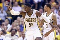 13-14NBAプレーオフ・イースタンカンファレンス準決勝（7回戦制）、インディアナ・ペイサーズ（Indiana Pacers）対ワシントン・ウィザーズ（Washington Wizards）第2戦。得点を決めて喜ぶインディアナ・ペイサーズのロイ・ヒバート（Roy Hibbert、2014年5月7日撮影）。(c)AFP/Getty Images/Andy Lyons