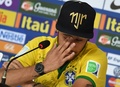 ブラジル代表のキャンプ地テレゾポリス（Teresopolis）で記者会見に臨むネイマール（Neymar da Silva Santos Junior、2014年7月10日撮影）。(c)AFP/VANDERLEI ALMEIDA