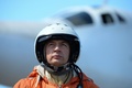 ベネズエラ首都カラカス北郊の空港に到着したロシア空軍の操縦士（2018年12月10日撮影）。(c)Federico PARRA / AFP