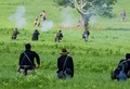 米ペンシルベニア（Pennsylvania）州のゲティスバーグ（Gettysburg）で28日、南北戦争（1861～65年）の「ゲティスバーグの戦い（The Battle of Gettysburg）」が再現された。

3日間にわたって行われる記念イベントには、当時の兵士らをたたえて約1万人が参加。激しい「戦い」を繰り広げる。

写真は戦う「兵士」たち（2013年6月28日撮影）。(c)AFP/Karen BLEIER